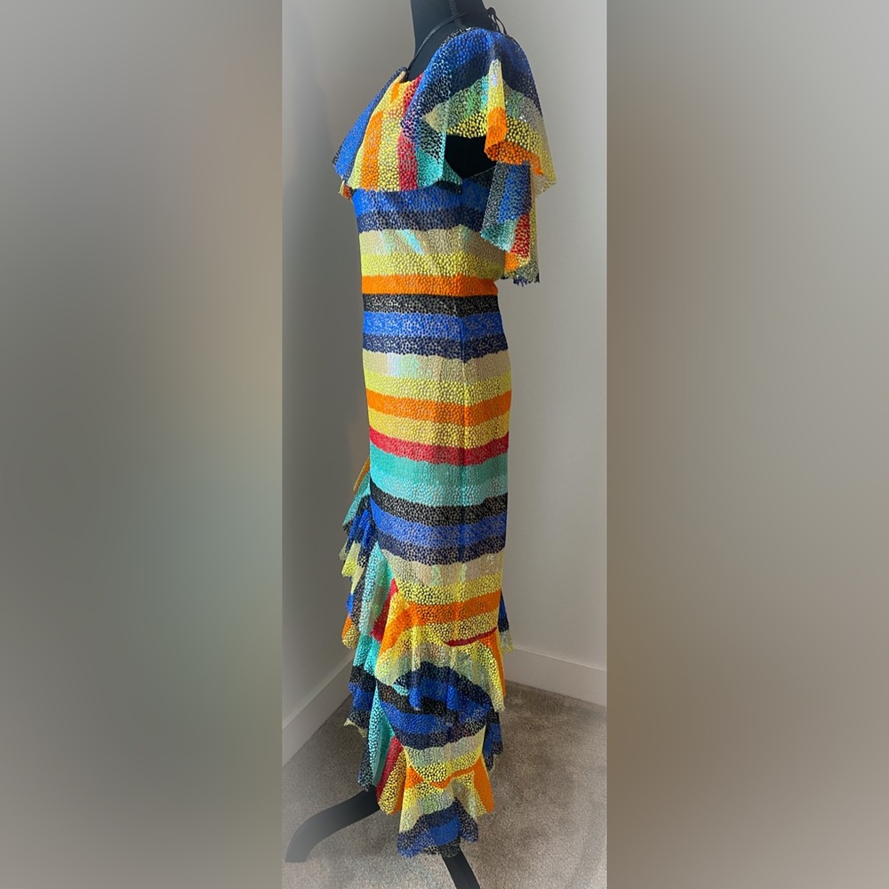 Annabeth Off the Shoulder Midi Dress
ALICE + OLIVIA - Picture 13 of 17